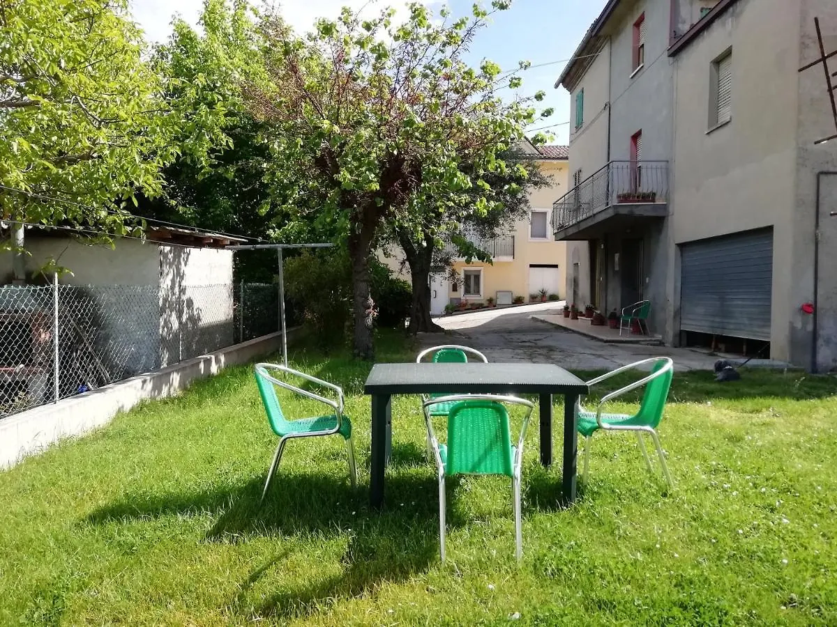 Appartamento Il canto dei galli Monte Colombo 0*,  Italia